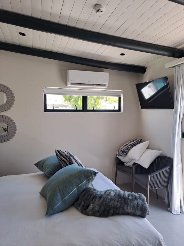 Abalone Hotel & Villas - 12000 Btu Gree Inverter Split